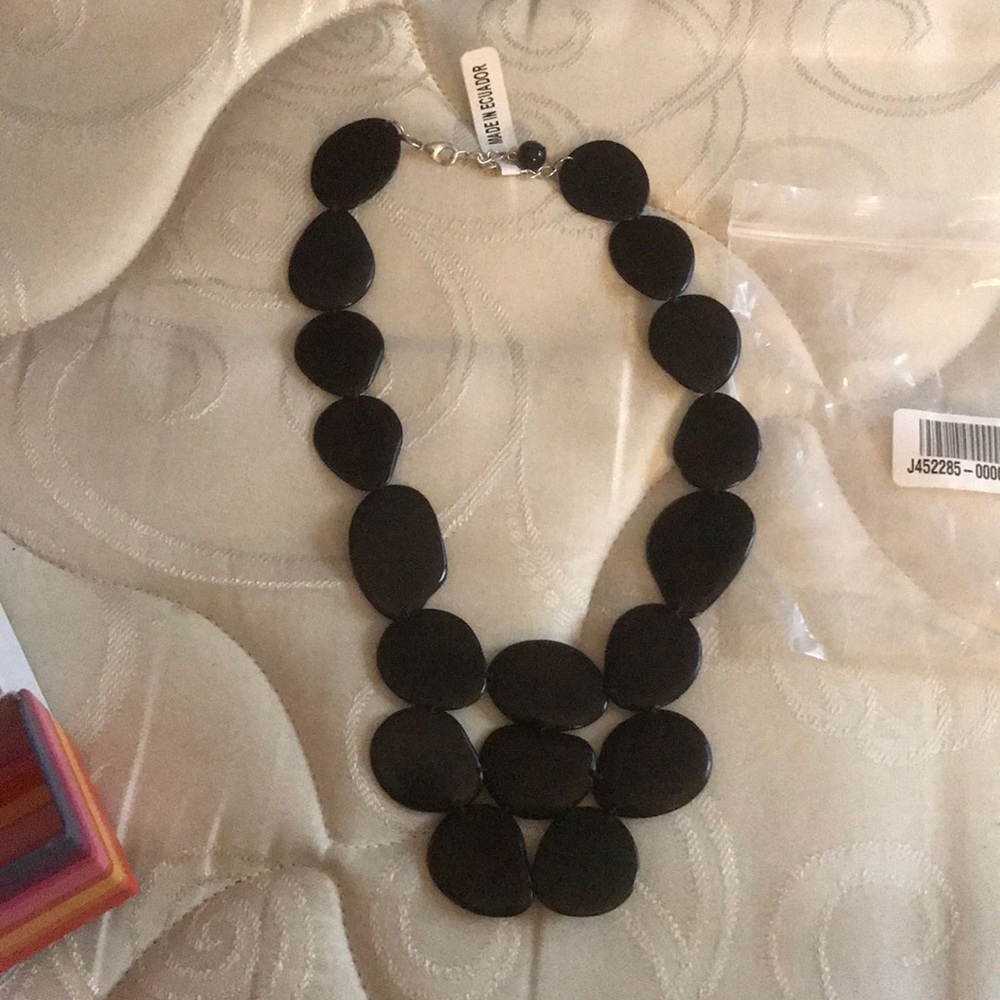 Chunky black necklace!